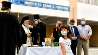 Гърция въведе в понеделник задължителни седмични тестове за всички неваксинирани