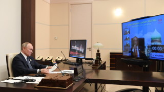 Президентът на Русия Владимир Путин се подписа под закон за