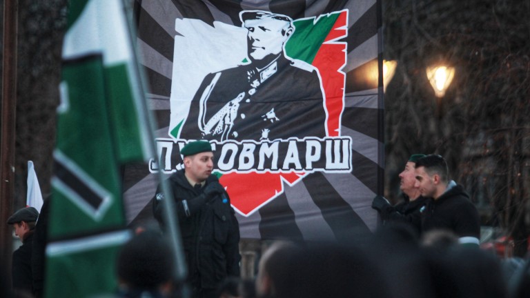 В столицата тази вечер се провежда Луковмарш, предаде БНР. За