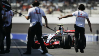 Люис Хамилтън с нов полпозишън