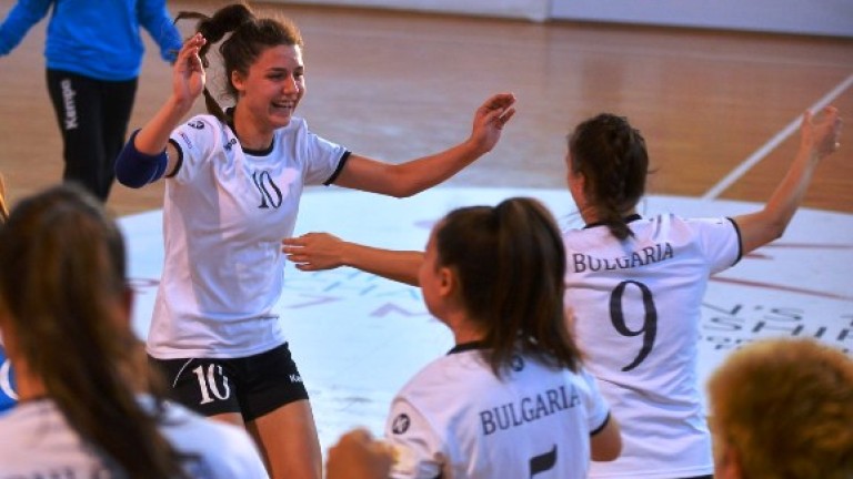 Младите български хандбалистки до 17 години спечелиха бронзови медали на