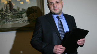 Томислав Дончев командирован за 2 месеца в Перник