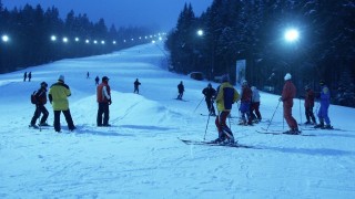 Мечки стреснаха скиори в Румъния Инцидентът е станал в популярния