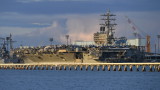 US самолетоносач плава в Южнокитайско море на фона на учения на Китай