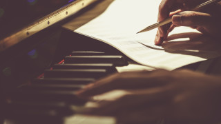 Обикновено в петък представяме пет нови песни Но тъй като