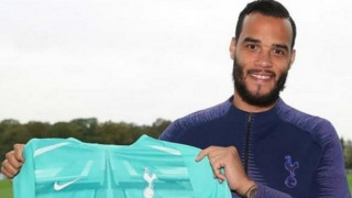 Тотнъм официално се подсили с вратаря Мишел Ворм 35 годишният холандец