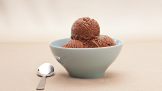 Едно от удоволствията на лятото е хапването на сладолед в