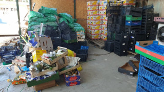 Над 1.3 т храни са спрени от продажба в два незаконни склада в София