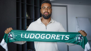 Централният защитник Ноа Сонко Сундберг обясни в интервю за fotbollskanalen se