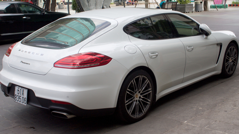 Новото поколение Porsche Panamera вече е тук. Ще има и комби (ВИДЕО)
