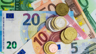 Евро и паунд спокойно изчакват решенията на централните банки