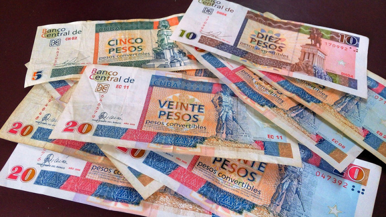 Куба отново отложи обединяването на валутите си
