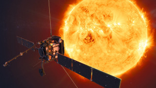 Космическа сонда направи снимки на Слънцето на разстояние само 77