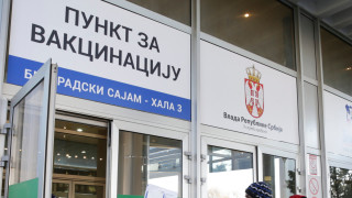 Сърбия обмисля задължителна ваксинация на медиците