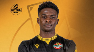 Ботев Пловдив продаде полузащитника Емануел Оджо в полския Ракув Двата