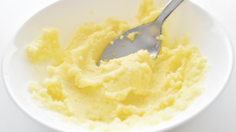 Комисията за защита на конкуренцията (КЗК) е образувала производство по