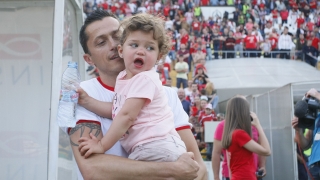 Бившият футболист и треньор на ЦСКА Христо Янев празнува своя