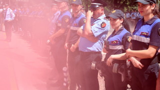 11 полицаи и главен редактор са ранени при протести в Тирана