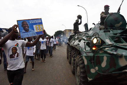 Легитимният президент на Кот д’Ивоар остава под обсада