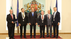 Радев награди петима българи за приноса им към икономическото развитие на страната