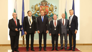 На тържествена церемония в гербовата зала на Дондуков 2 президентът