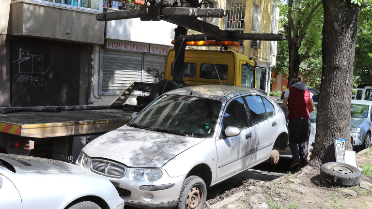 Вдигат стари и излезли от употреба автомобили в София, съобщава