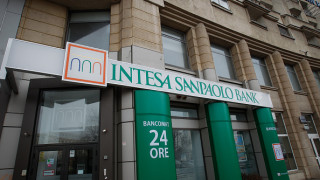 Най голямата италианска банка в банкирането на дребно Intesa Sanpaolo купи