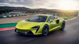 McLaren показа нов хибриден суперавтомобил (Видео)