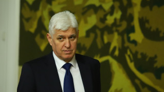 Срамно е Делян Пеевски да бъде моралния стожер срамно е