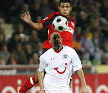 Леверкузен отвя Хановер, Чавдар с цял мач и жълт картон