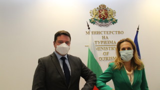 Вицепремиерът и министър на туризма Марияна Николова обсъди отпадането на
