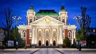 СО е "за" Неделното хоро, но не пред Народния театър