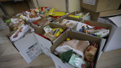 БЧК раздаде 66 500 хранителни пакета за бежанците