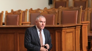 Депутатът от ВМРО Юлиан Ангелов предложи на Веселин Марешки да