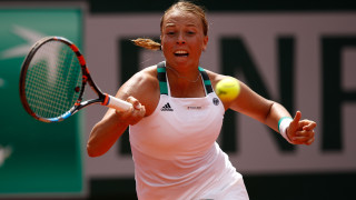 Водачката в схемата Анет Контавейт отпадна на четвъртфиналите на турнира