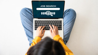 Секторът, който през 2021-а удвои обявите си работа и стана водещ на пазара на труда у нас