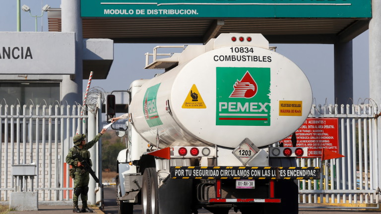 Мексико хвърля 4000 военни срещу крадците на горива