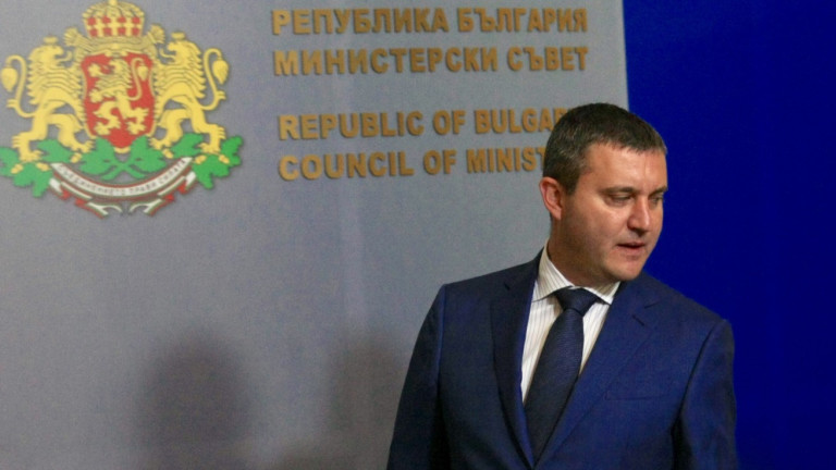 Финансовият министър поиска лимит на заплатите в българския футбол