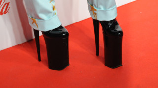 Повечето жени в днешно време предпочитат да разменят високите токчета