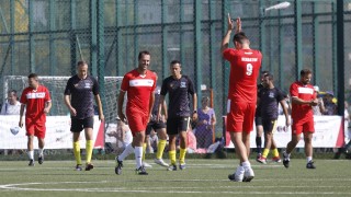 Бившият футболист на Манчестър Юнайтед Димитър Бербатов записа обещана победа