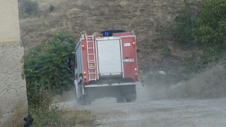 Втори ден продължава гасенето на над пловдивското село Искра съобщава