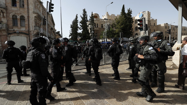 Напрежение в Йерусалим, чуват се експлозии, а Хамас твърди, че