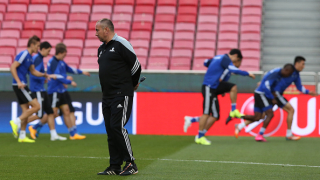 В Астана не забравиха Станимир Стоилов В клуба за пореден