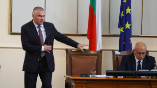 Марешки иска оставката на Каракачанов заради изтребителите Кои са държавните