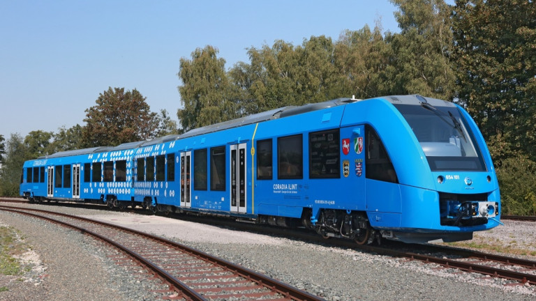 В Германия тръгва първият пътнически водороден влак с нулеви емисии