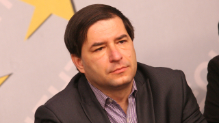 Юрист се закани да съди държавата, ако въведат задължително чипове в личните карти