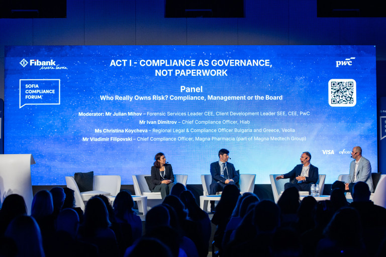 Участниците в първия панел на събитието с модератор Юлиян Михов, ръководител "Форензик услуги" за Централна и Източна Европа и директор "Бизнес развитие" за Югоизточна Европа в PwC .