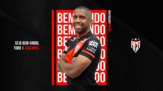 Млад футболист от школата на Сао Пауло на име Жонас