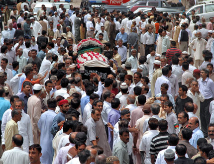 33 убити след вълна от насилие в Пакистан