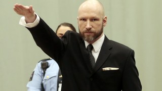 Брайвик се жалва пред евросъда в Страсбург, че го държали в изолация